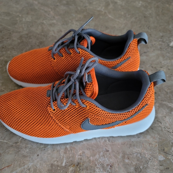 2013 Nike Roshe run boys shoes total orange 🍊us size 5.5Y - Picture 10 of 11
